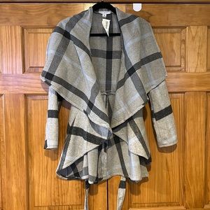 NWT Women’s belted plaid coat by FAVLUX